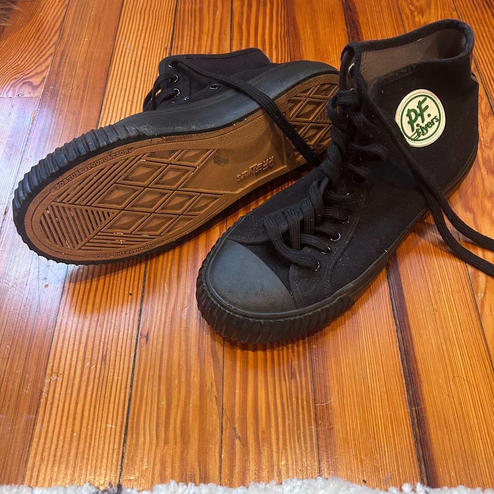 PF Flyers sz 9.5 - Picture 2 of 2